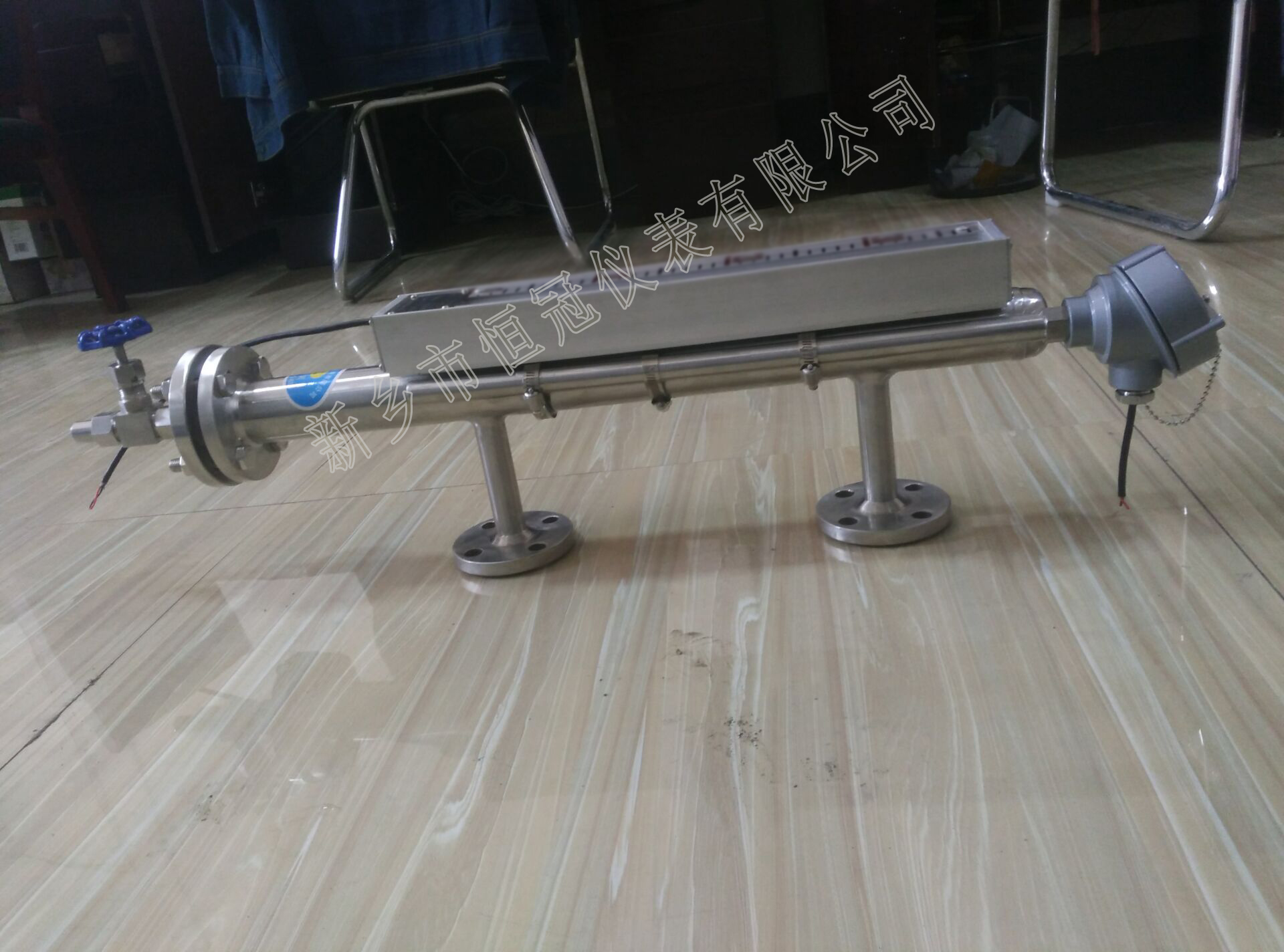 湖北訂制的磁敏電子雙色液位計防腐型已發(fā)貨，梁經理您保持手機暢通，以方便接收